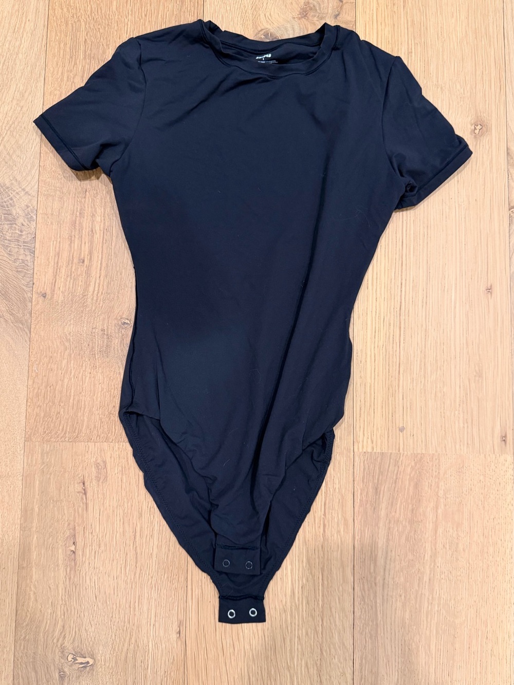 SKIMS Black Short Sleeve Bodysuit Size Small Stretch Snap Closure Essential